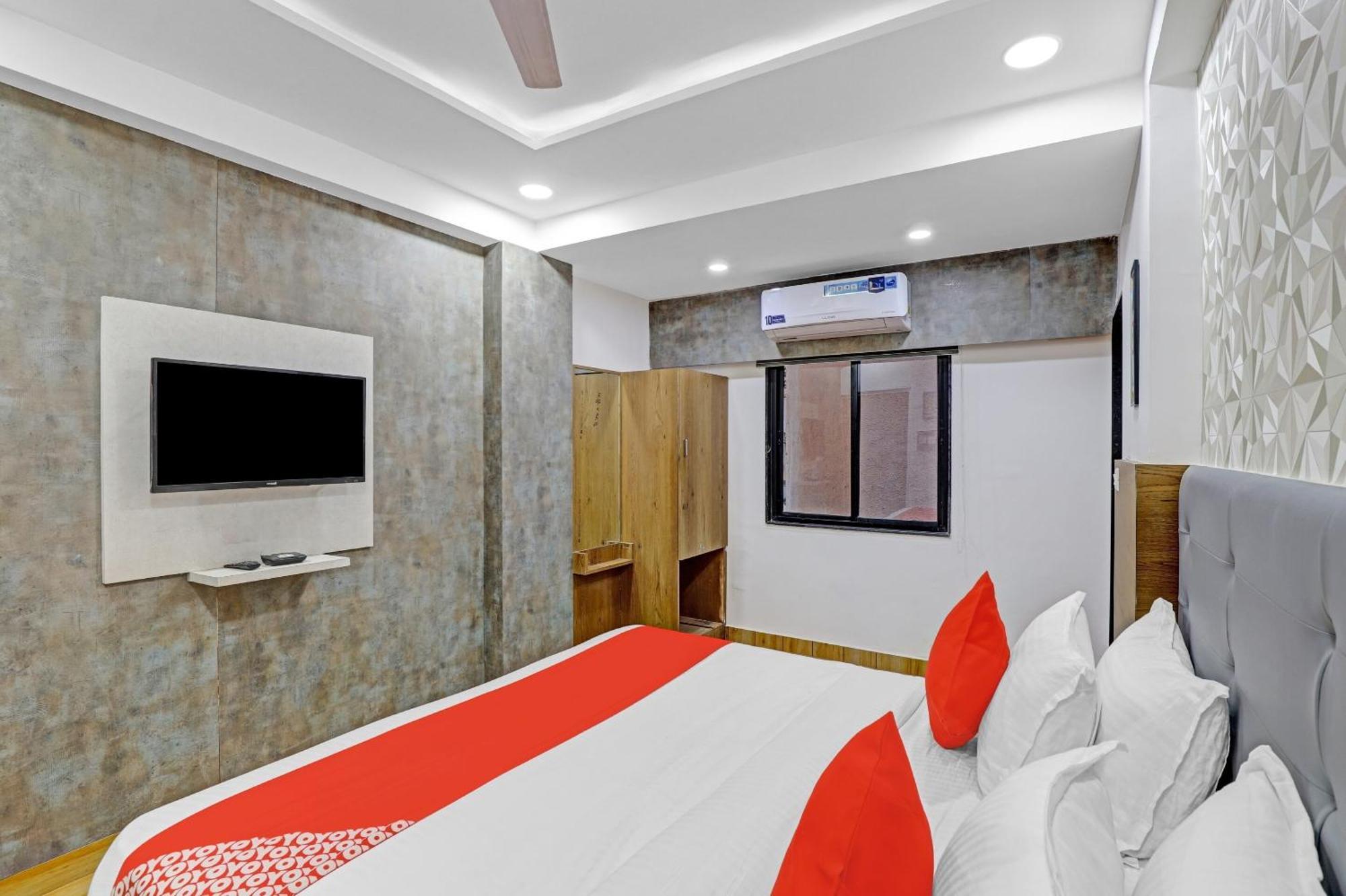 Hotel O R S Palace أحمد أباد المظهر الخارجي الصورة