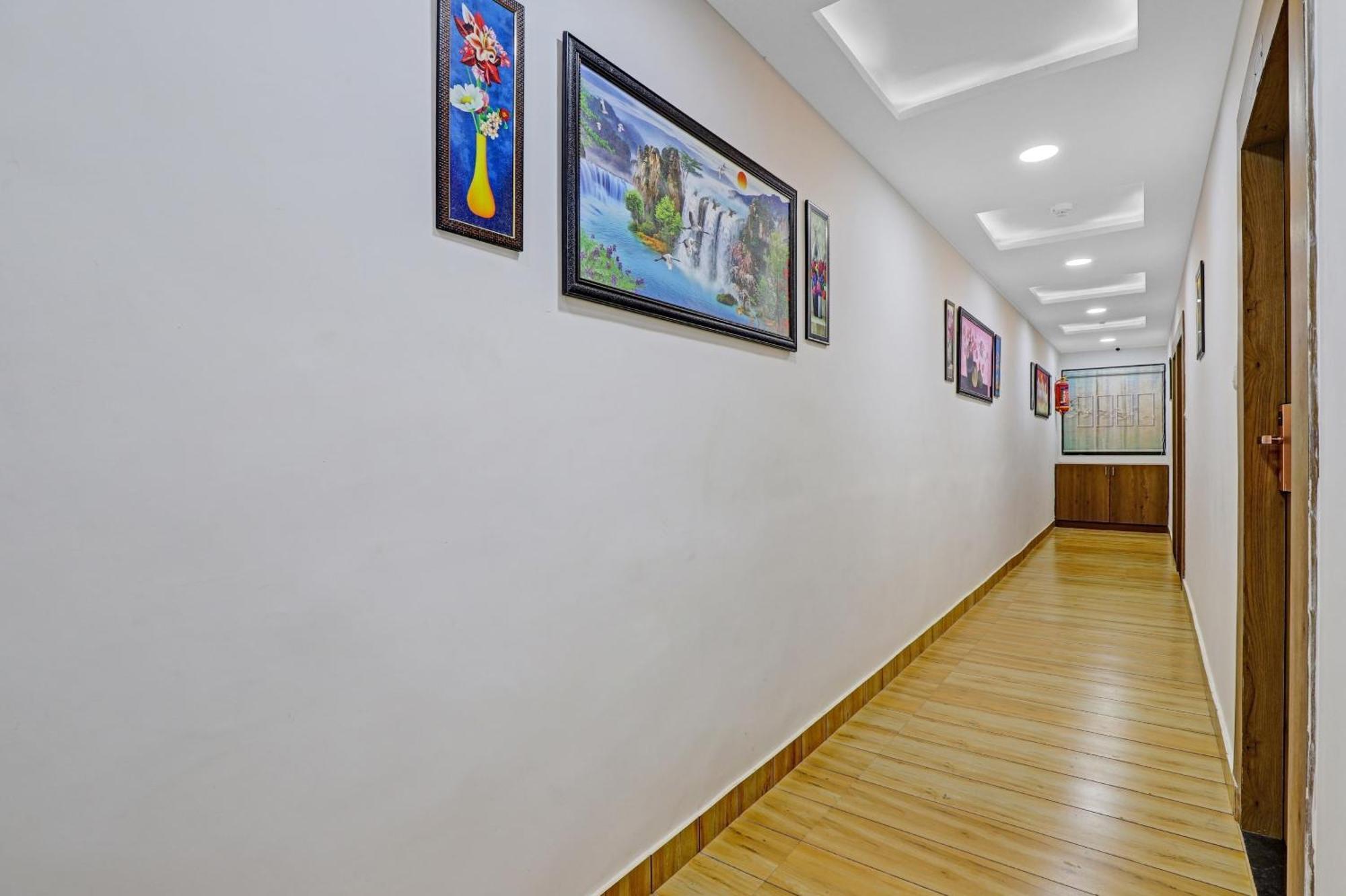 Hotel O R S Palace أحمد أباد المظهر الخارجي الصورة