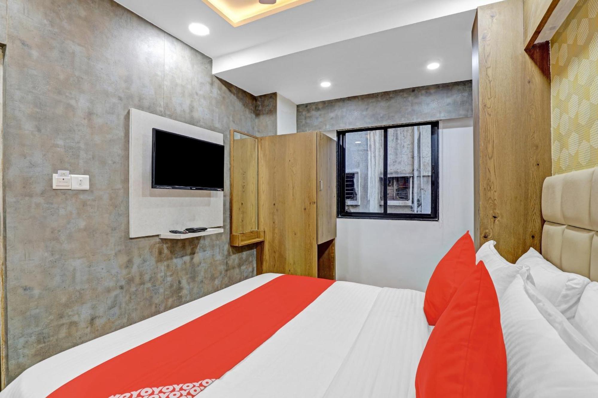 Hotel O R S Palace أحمد أباد المظهر الخارجي الصورة